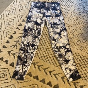 PINK NWT Tie-Dyed Blk/Wht Cutout Leggings Sz S